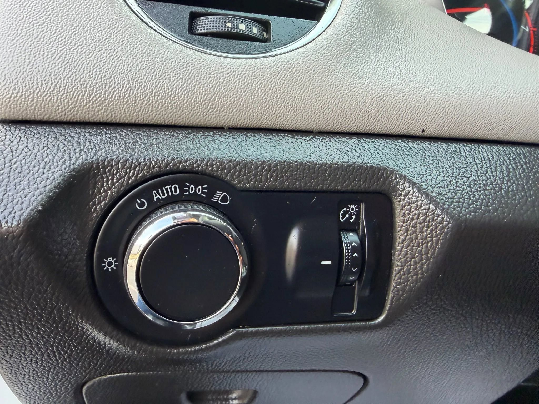 Used 2013 Chevrolet Cruze LS image 14