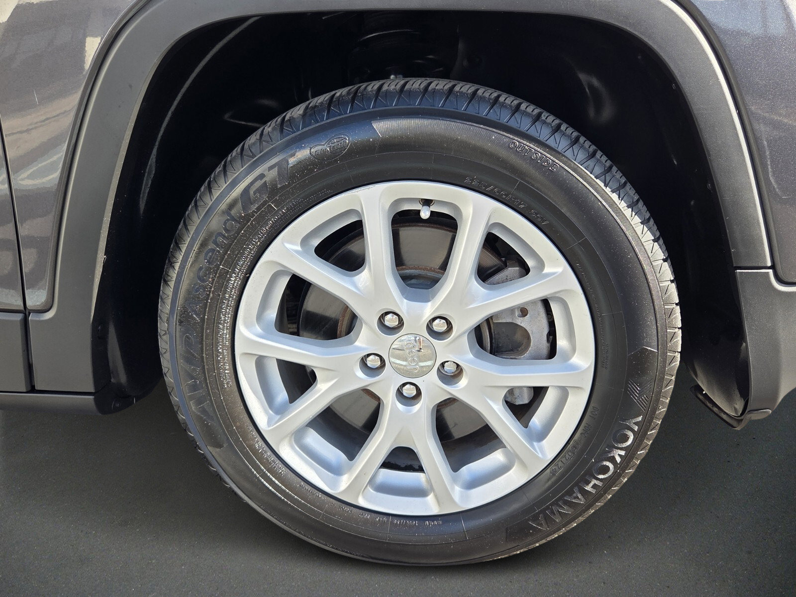 Used 2018 Jeep Cherokee Latitude Plus w/ Comfort/Convenience Group FWD image 9