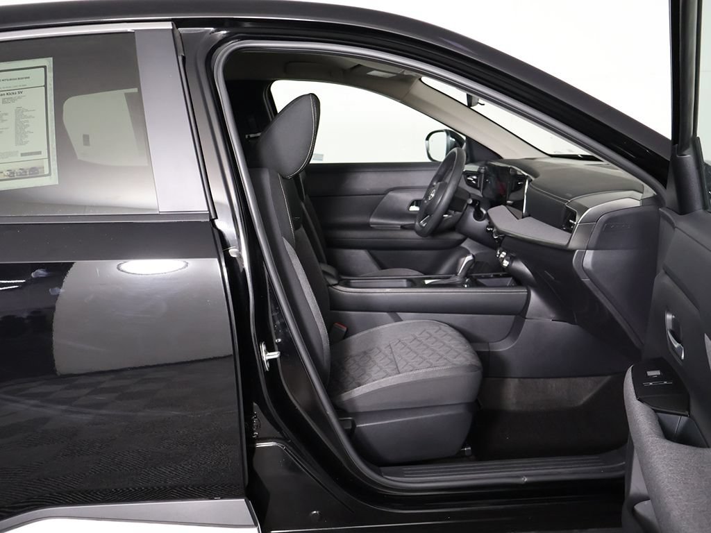 Used 2025 Nissan Kicks SV AWD/4WD image 28