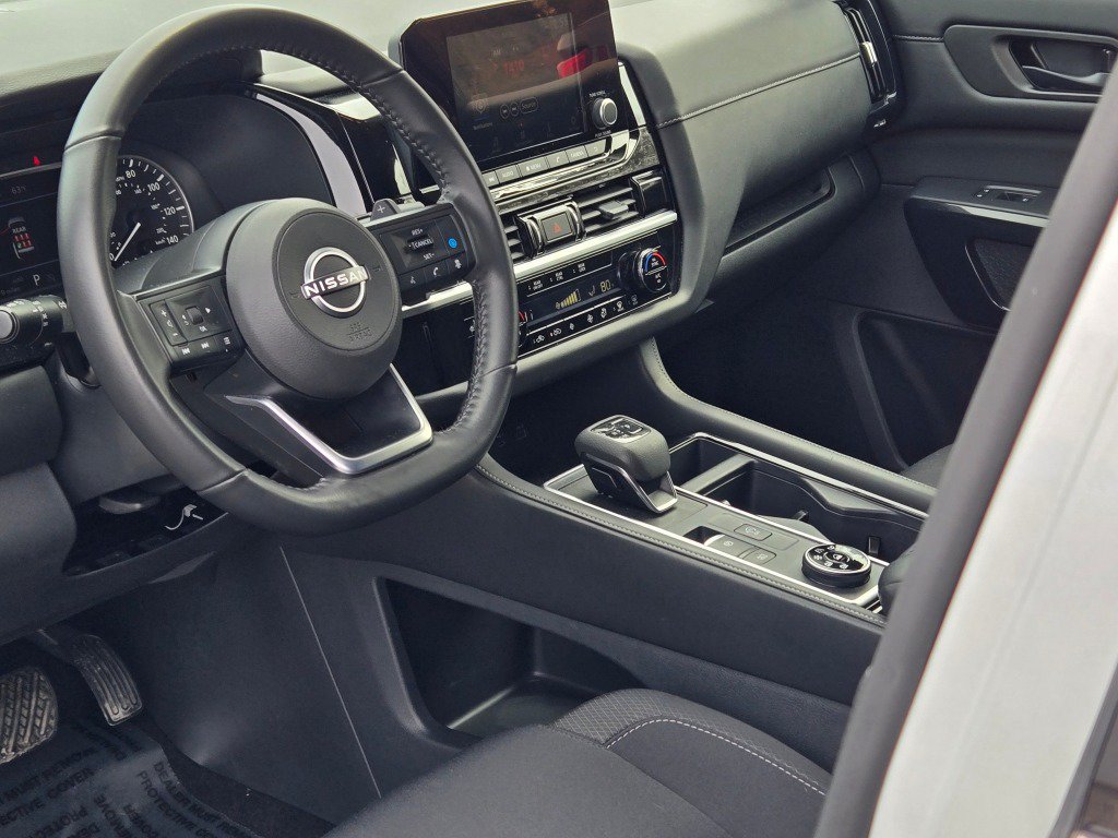 Used 2025 Nissan Pathfinder SV AWD/4WD image 26
