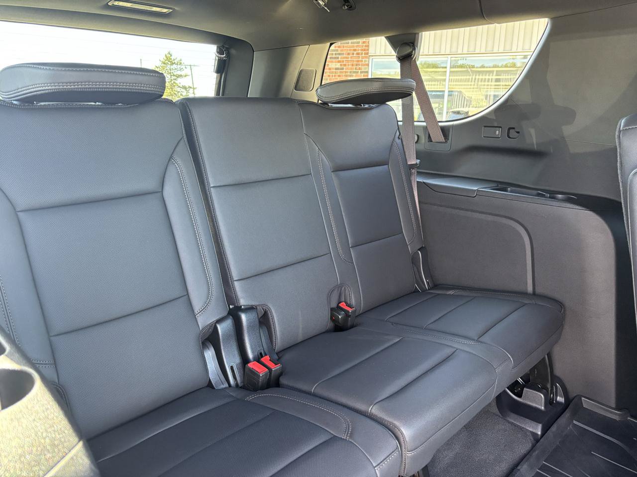 Used 2025 Chevrolet Suburban High Country AWD/4WD image 14