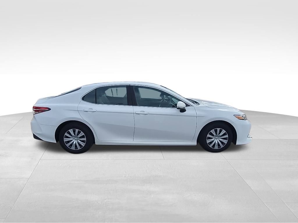 Used 2018 Toyota Camry L image 17