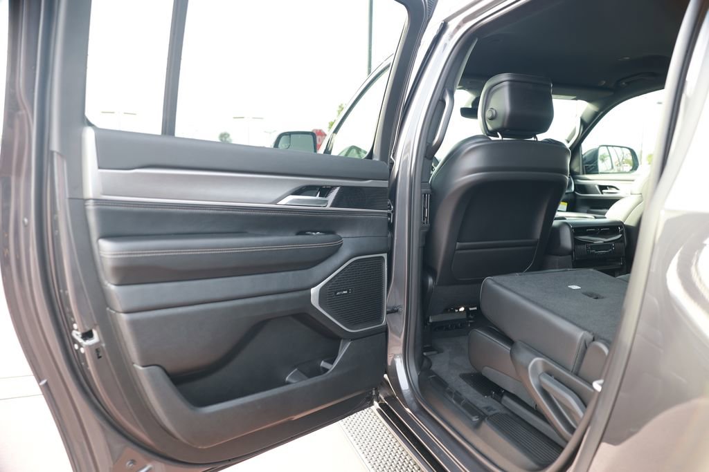 New 2026 Jeep Grand Wagoneer L 2WD w/ 8-Passenger Seating Package image 33