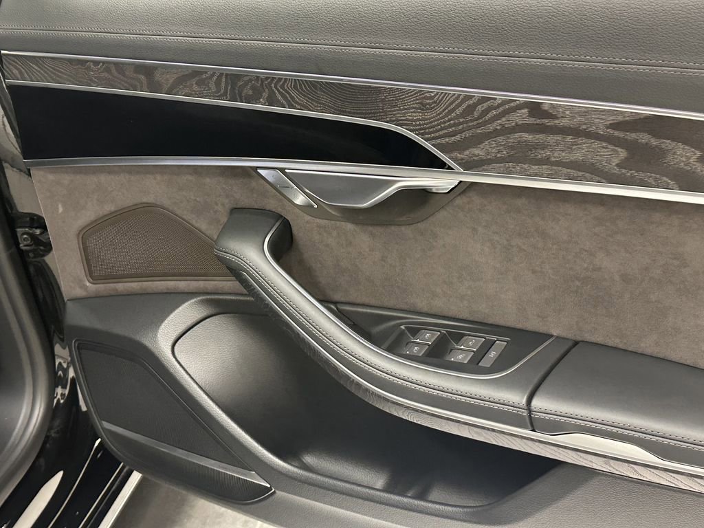Used 2023 Audi A8 L 3.0T image 18