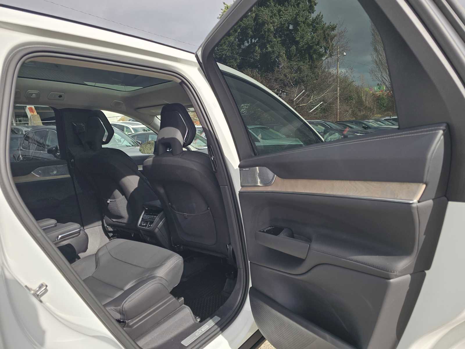 Certified 2025 Volvo EX90 Ultra image 15