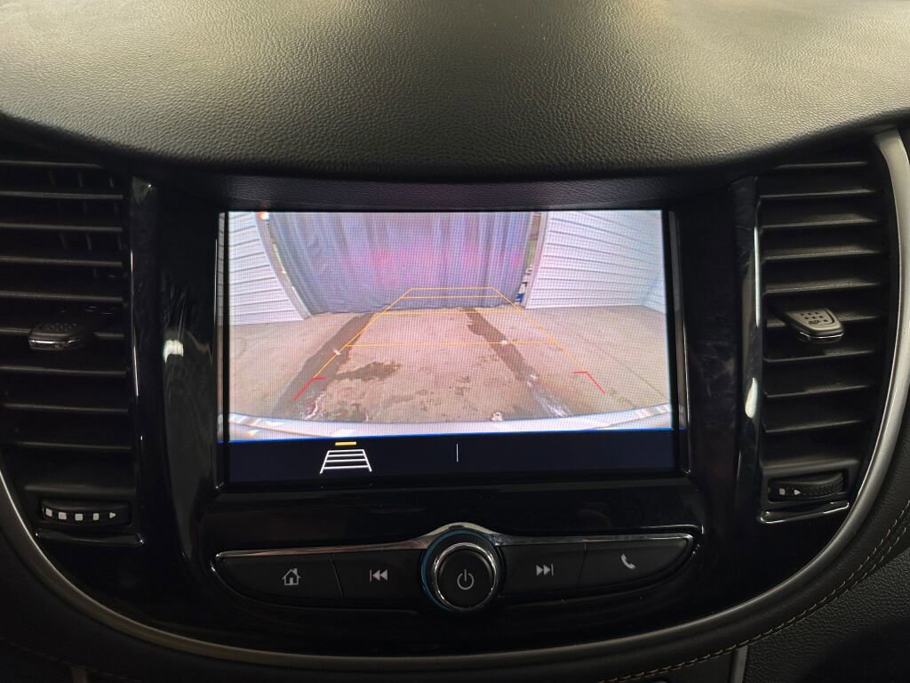 Certified 2022 Chevrolet Trax LT w/ Driver Confidence Package image 12