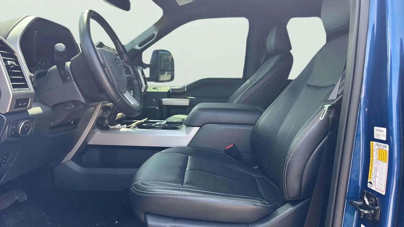 Used 2022 Ford F250 Lariat w/ Black Appearance Package image 9