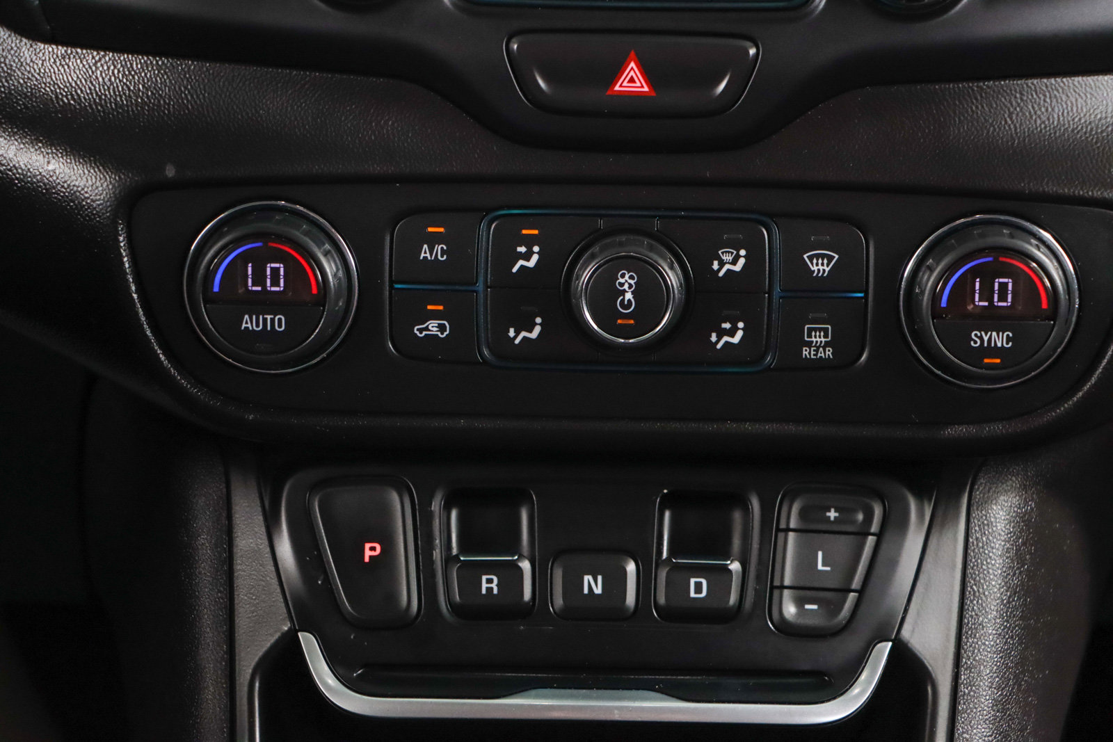 Used 2019 GMC Terrain SLT w/ Preferred Package image 18