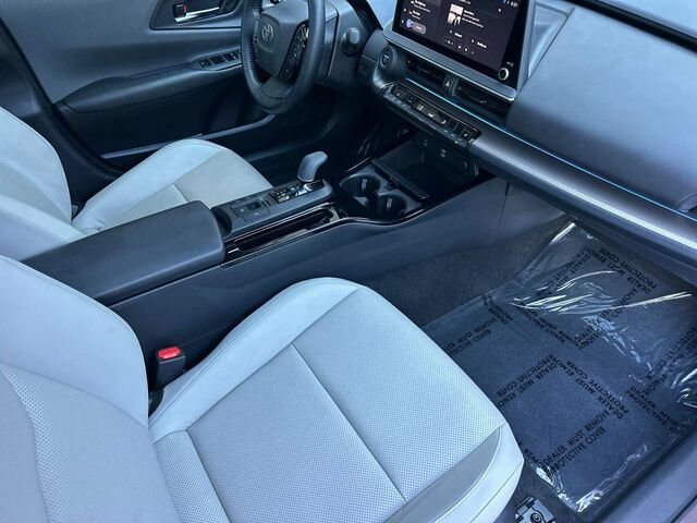 Used 2024 Toyota Prius XLE FWD image 18