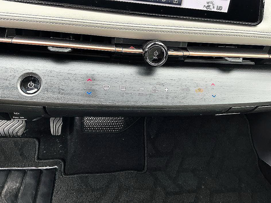 Certified 2023 Nissan Ariya FWD image 2