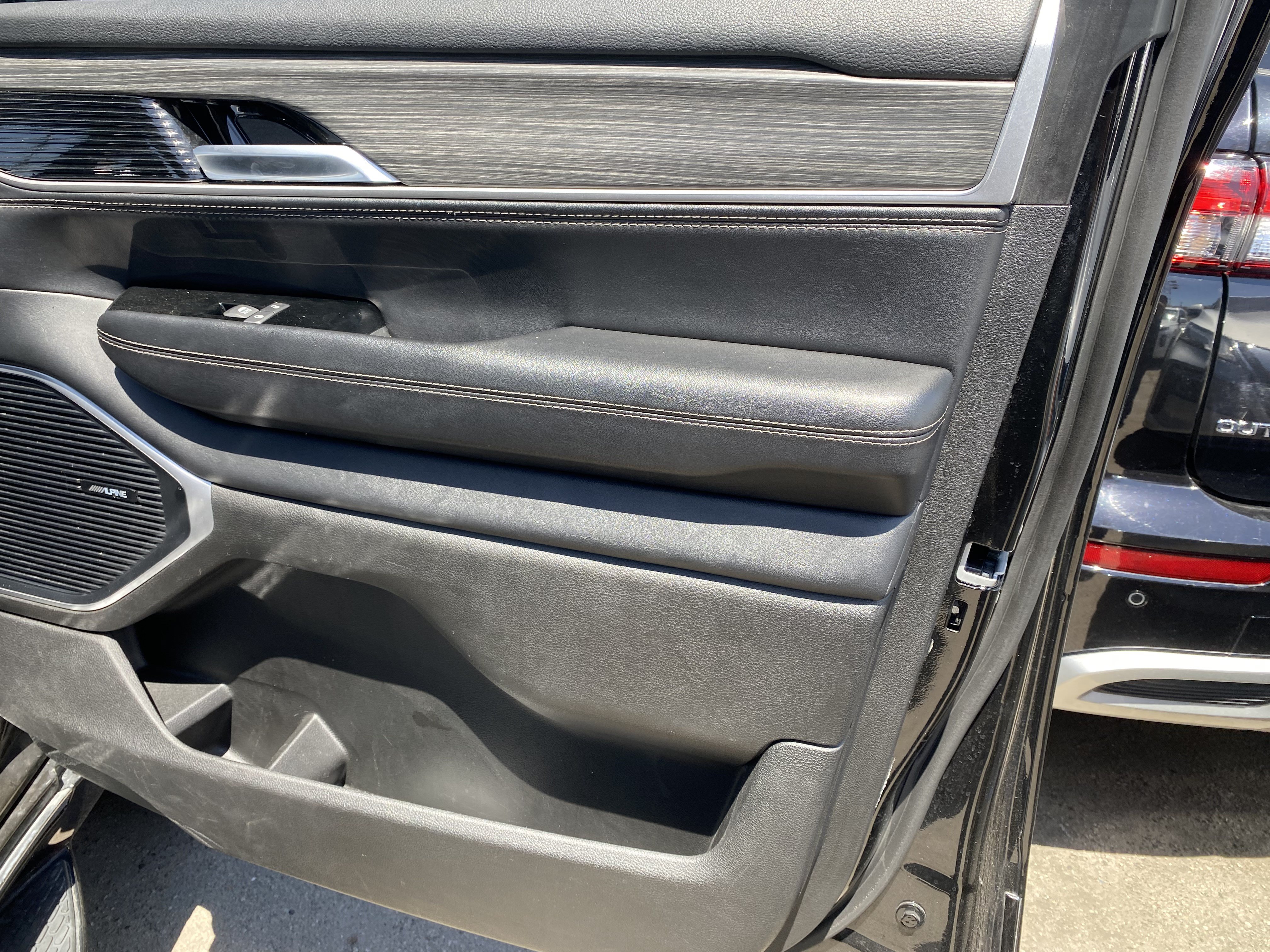 Used 2024 Jeep Wagoneer L Series II w/ Flexible Seating Group AWD/4WD image 25