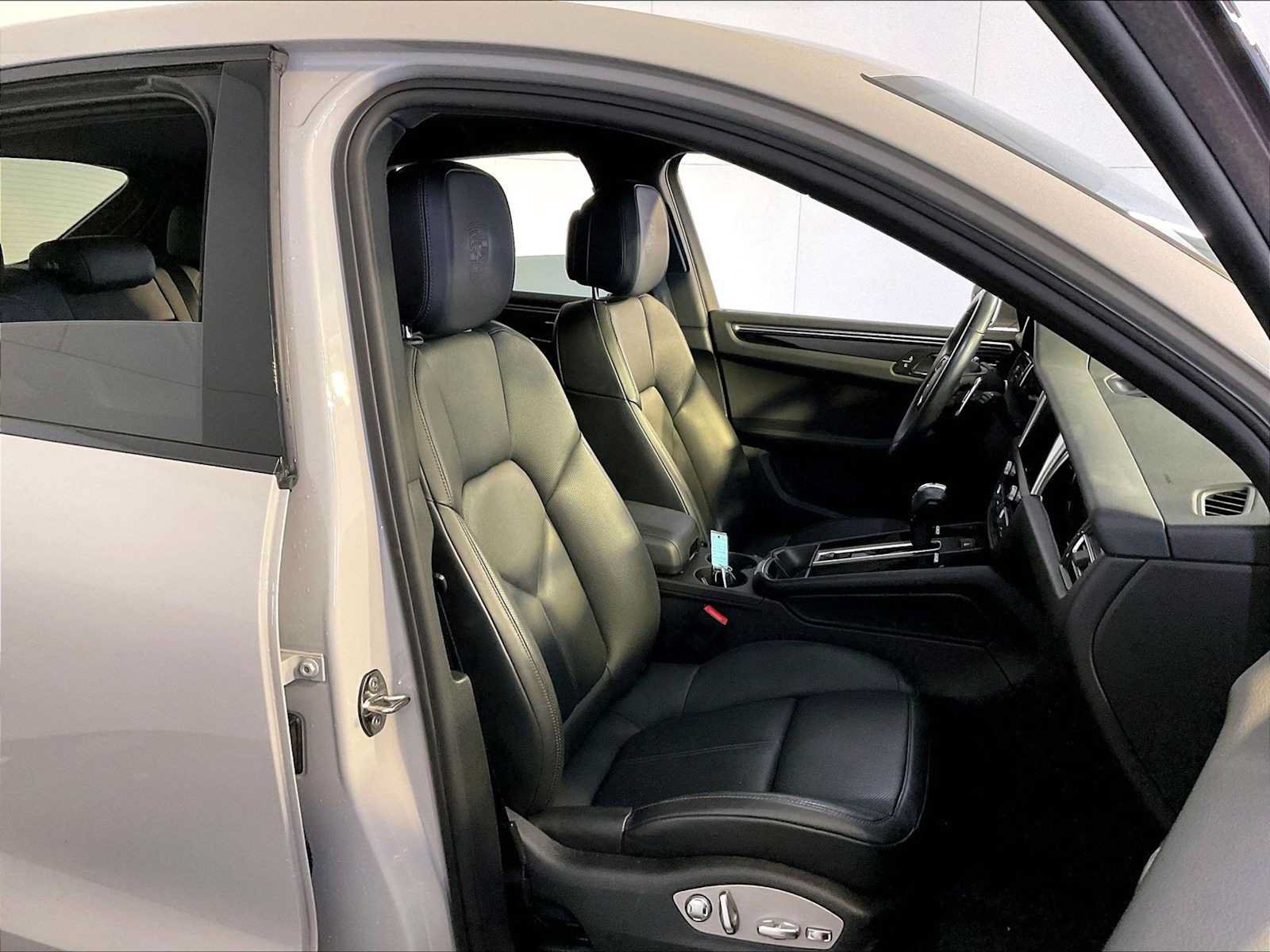 Certified 2023 Porsche Macan S AWD/4WD image 18