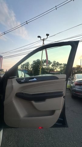 Used 2017 Mercedes-Benz GLS 450 4MATIC image 25