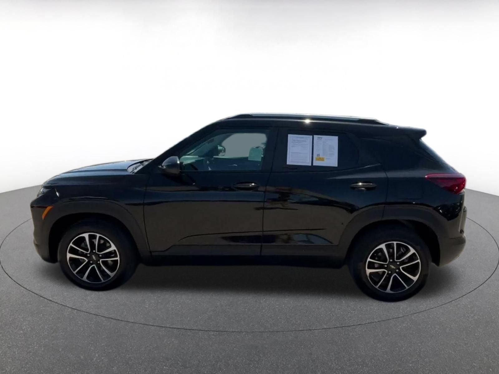 Used 2025 Chevrolet TrailBlazer LT FWD image 9
