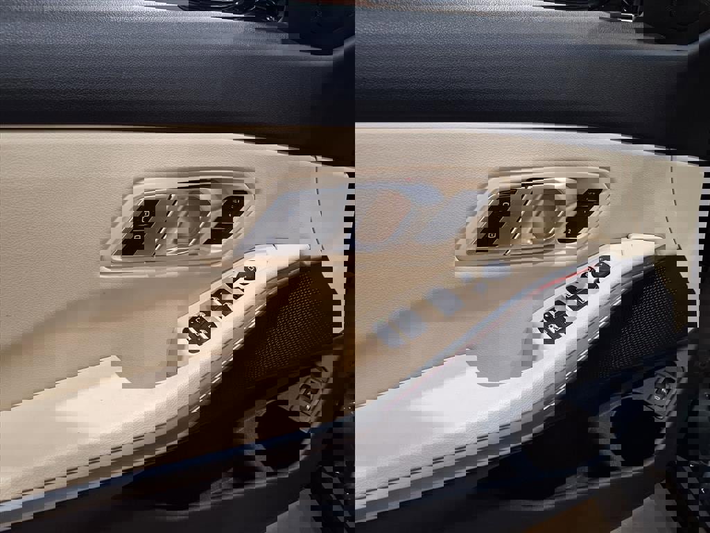 Used 2022 BMW 330i xDrive Sedan w/ Premium Package image 19