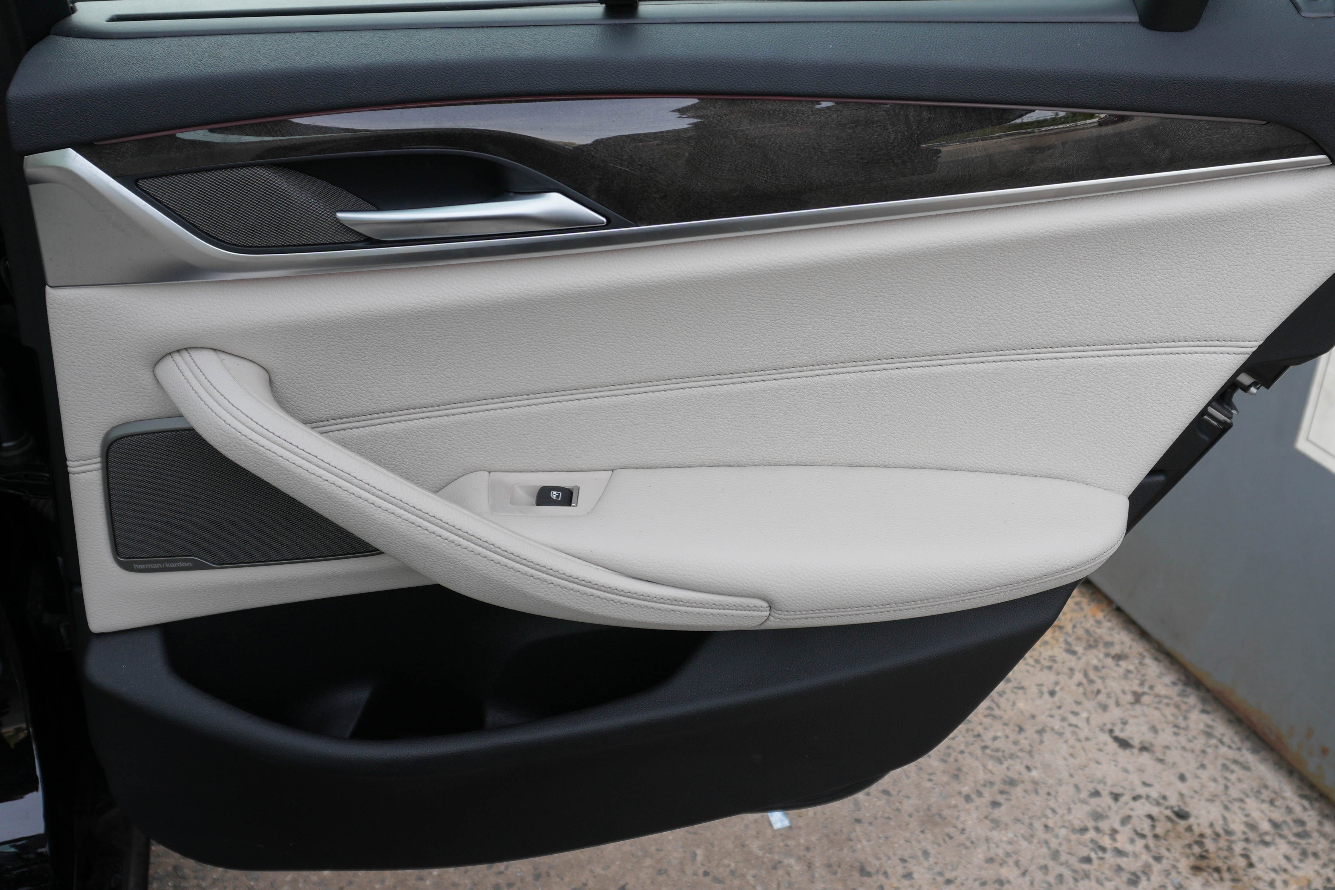 Used 2023 BMW 540i w/ Executive Package image 31