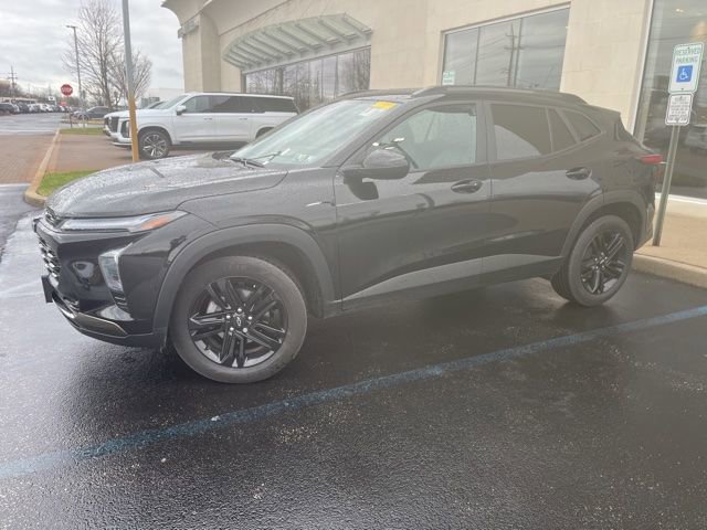 Used 2025 Chevrolet Trax ACTIV w/ Driver Confidence Package image 1