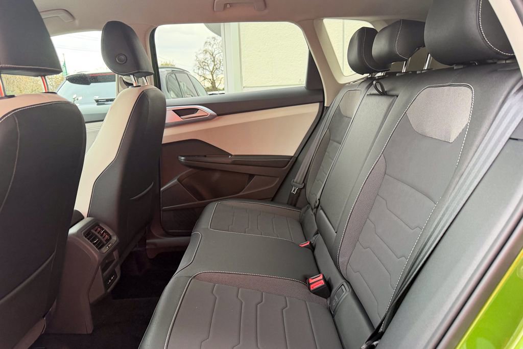 New 2026 Volkswagen Taos SE image 21