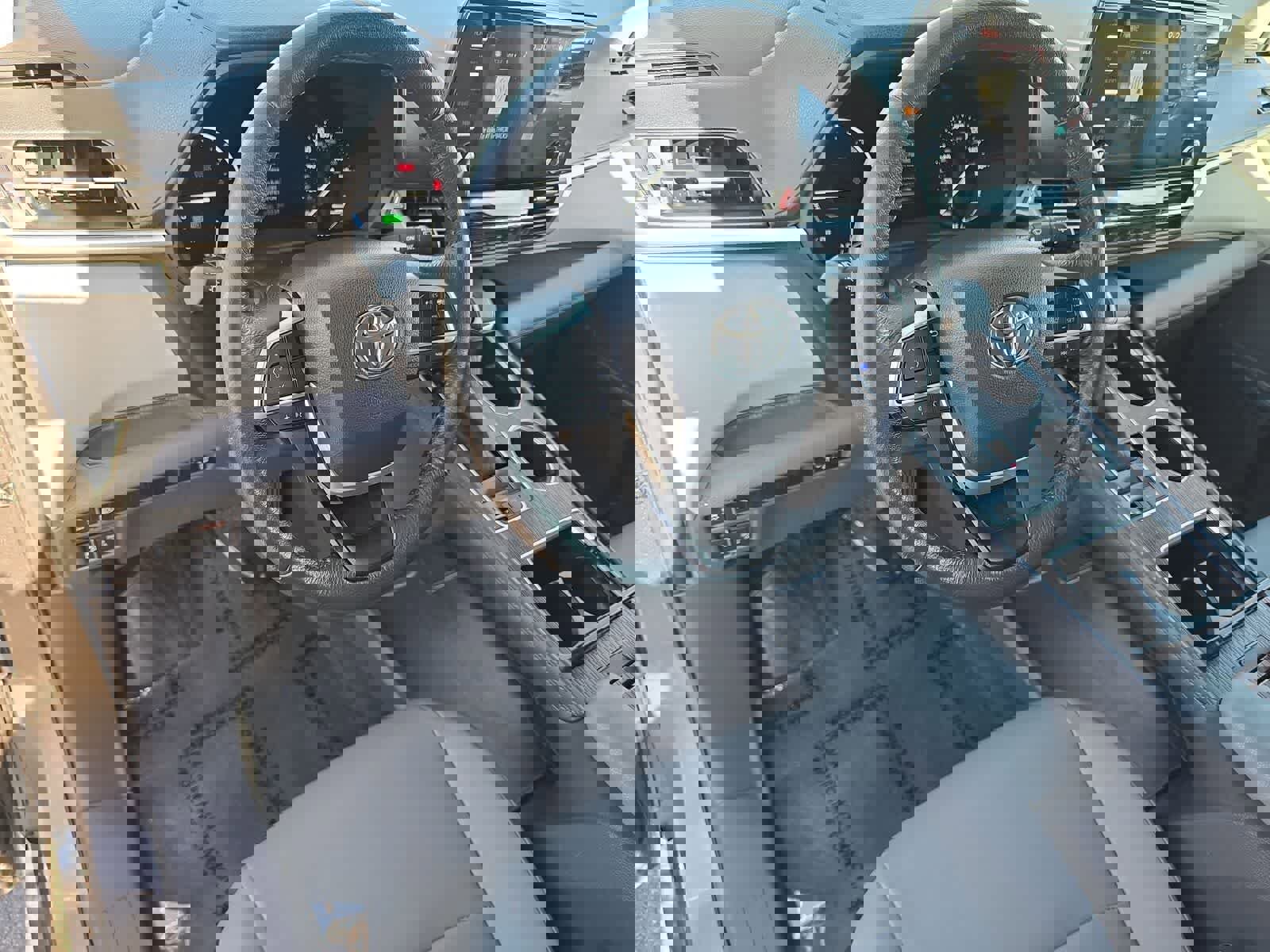 Used 2024 Toyota Sienna XLE image 17