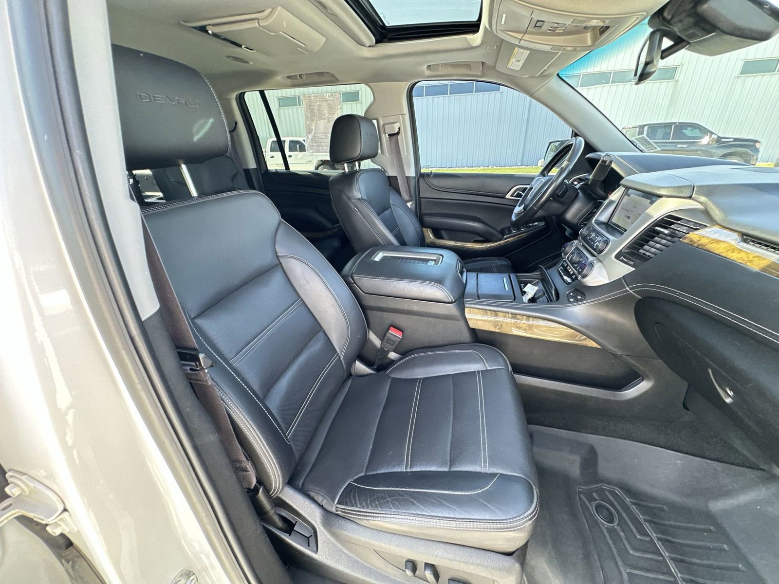 Used 2017 GMC Yukon XL Denali w/ Open Road Package AWD/4WD image 29