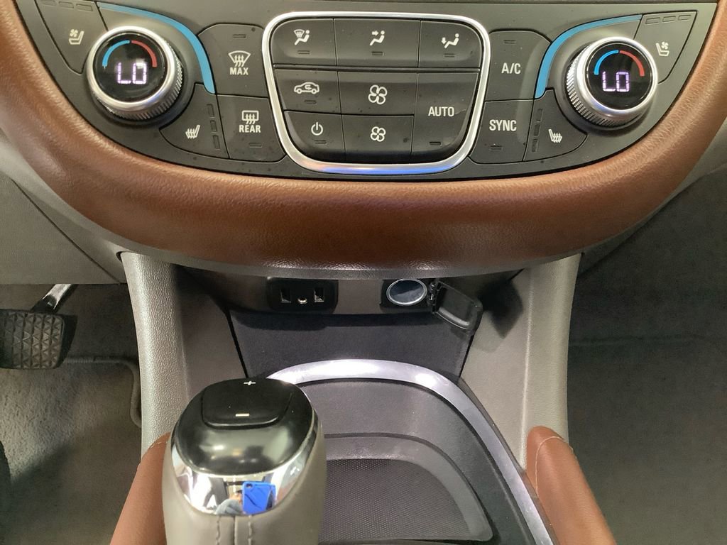 Used 2018 Chevrolet Malibu Premier w/ Premier Sun and Wheel Package FWD image 29