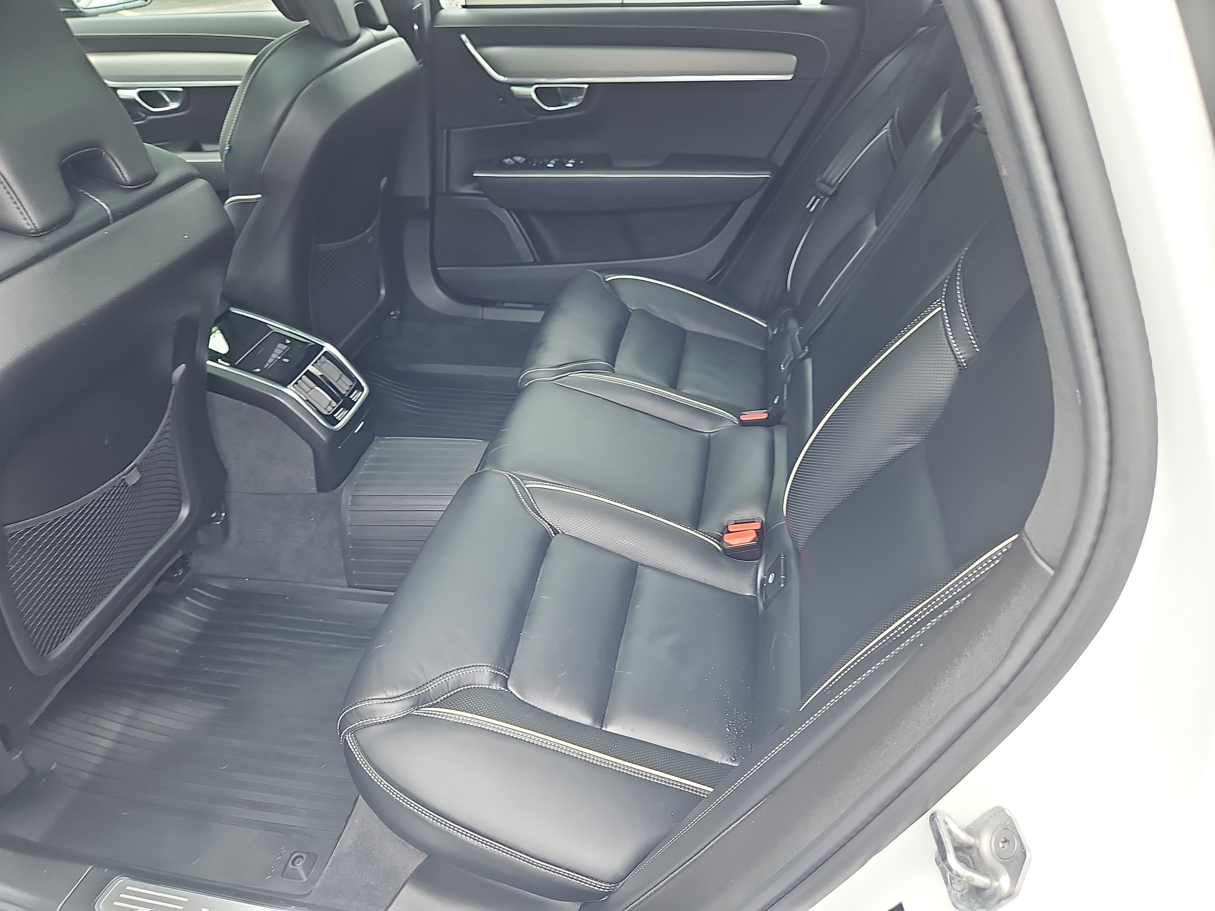 Used 2022 Volvo S90 B6 R-Design w/ Advanced Package AWD/4WD image 33