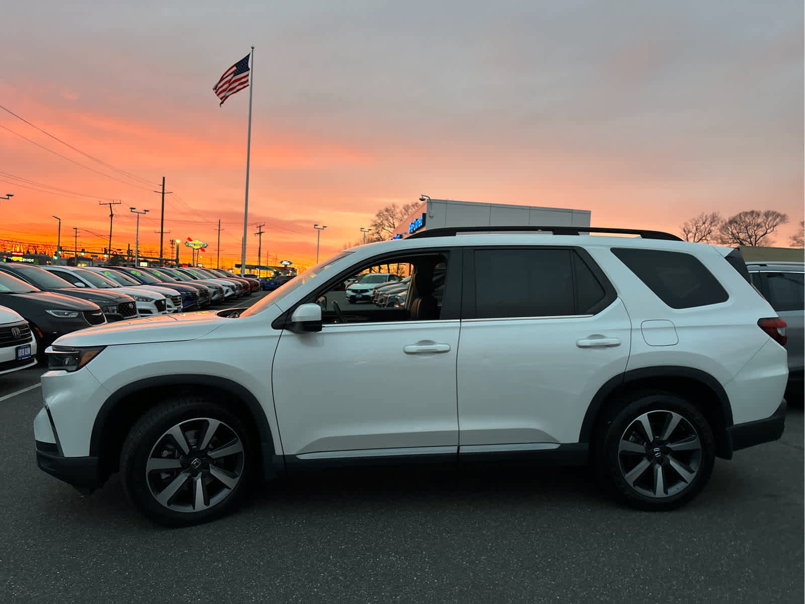 Used 2023 Honda Pilot Touring image 6