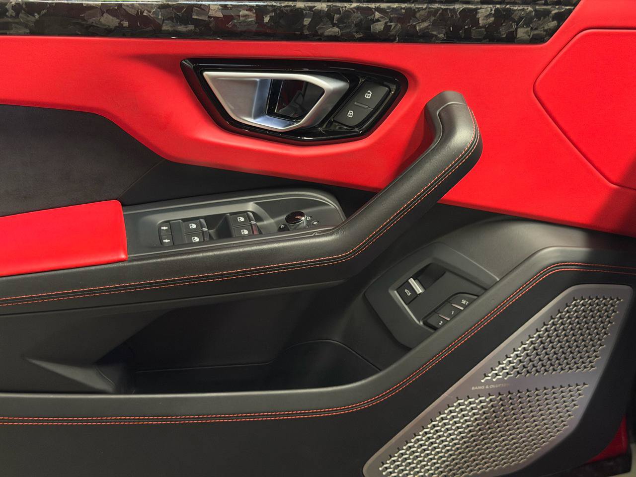 Used 2019 Lamborghini Urus AWD/4WD image 27