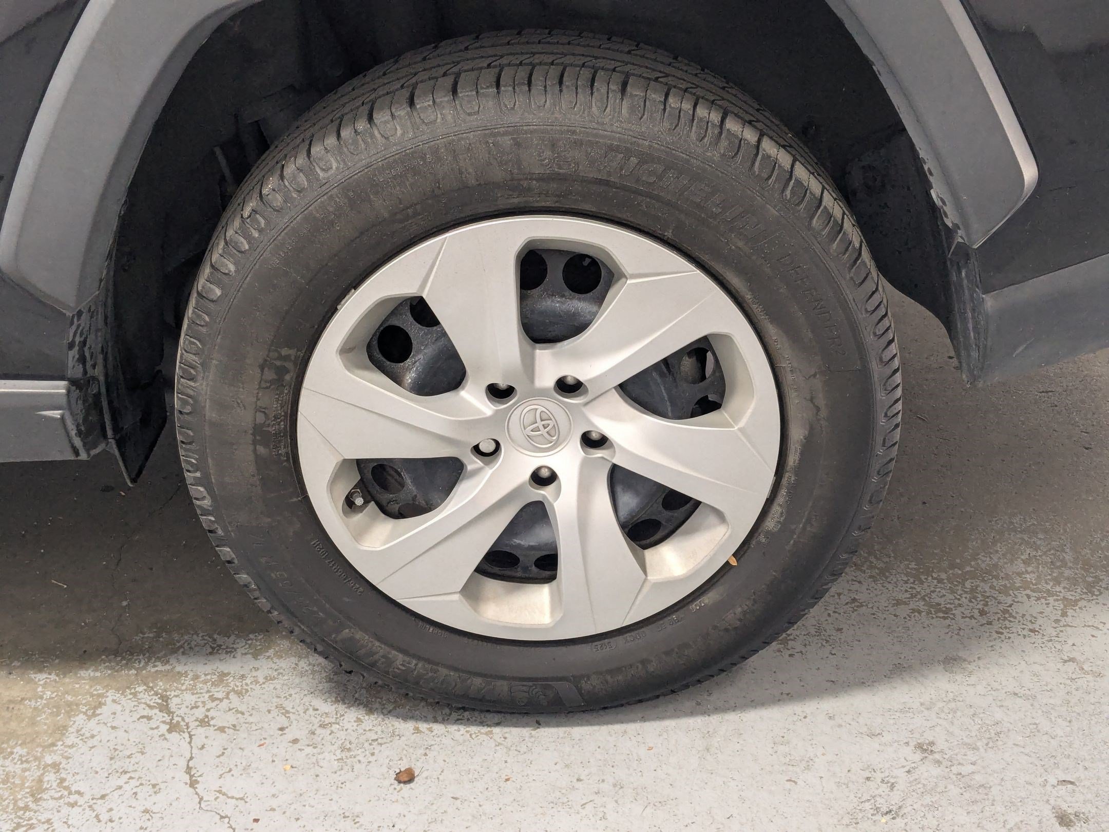 Used 2021 Toyota RAV4 LE FWD image 26