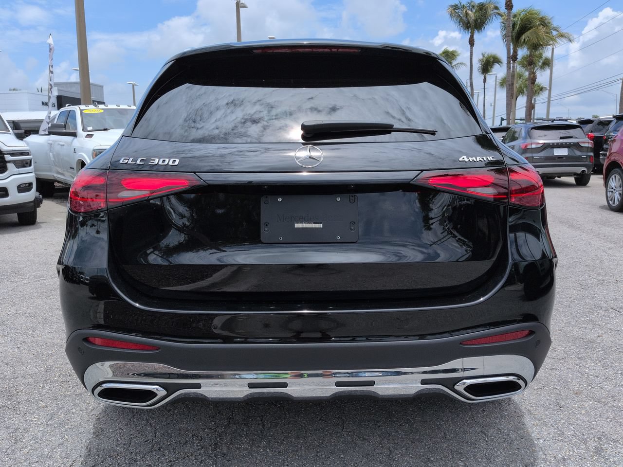 Used 2025 Mercedes-Benz GLC 300 4MATIC image 6