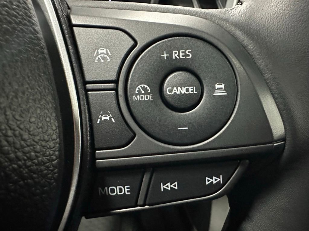 Used 2025 Toyota Corolla Cross XSE image 20