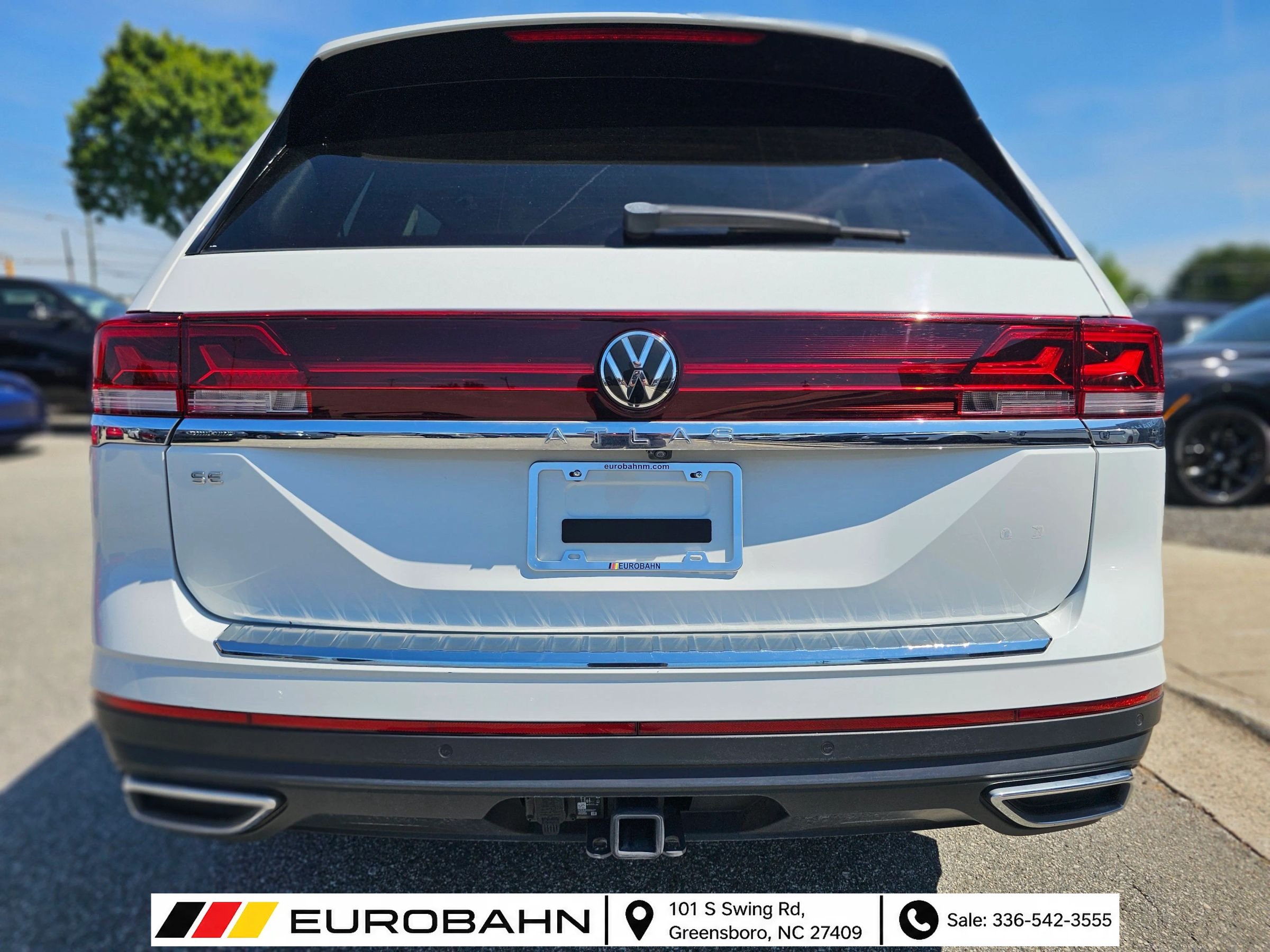 Used 2024 Volkswagen Atlas SE w/ Panoramic Sunroof Package FWD image 4