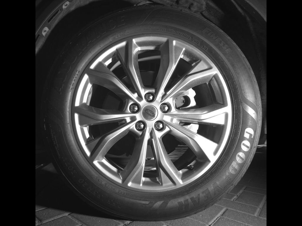 Used 2021 Ford Explorer XLT w/ Equipment Group 202A RWD image 9