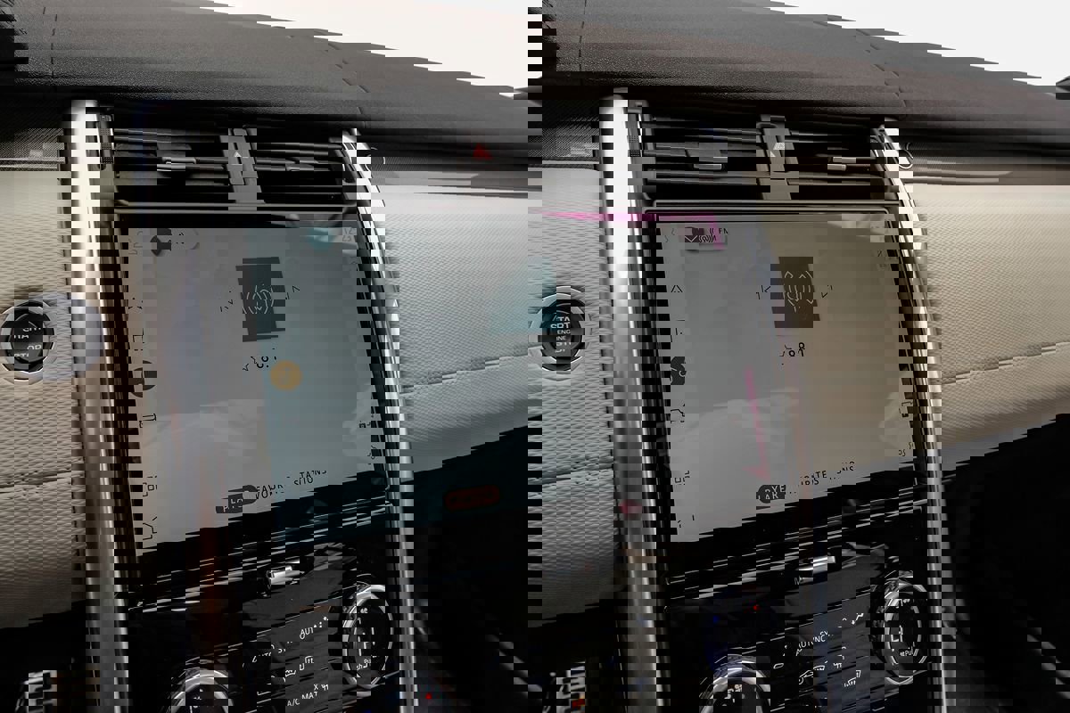 Used 2021 Land Rover Discovery HSE R-Dynamic AWD/4WD image 27