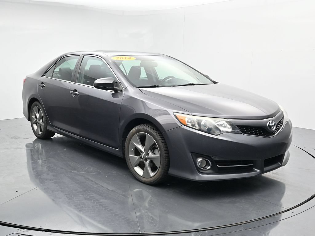Used 2014 Toyota Camry SE w/ Leather Package FWD image 2