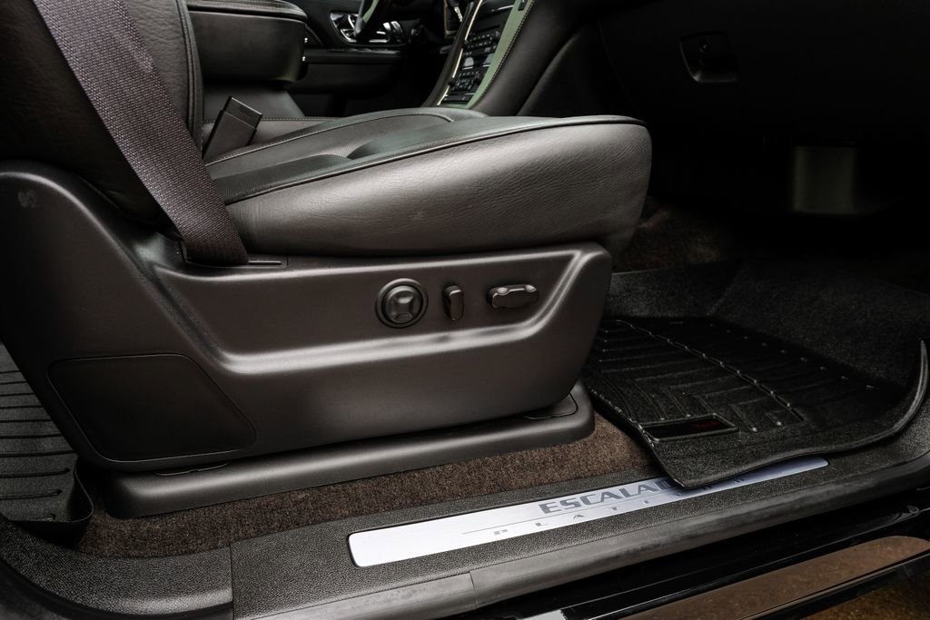 Used 2013 Cadillac Escalade Platinum AWD/4WD image 48