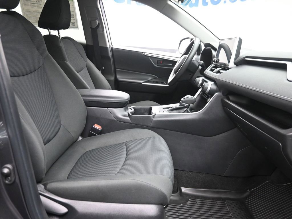 Used 2023 Toyota RAV4 LE image 7