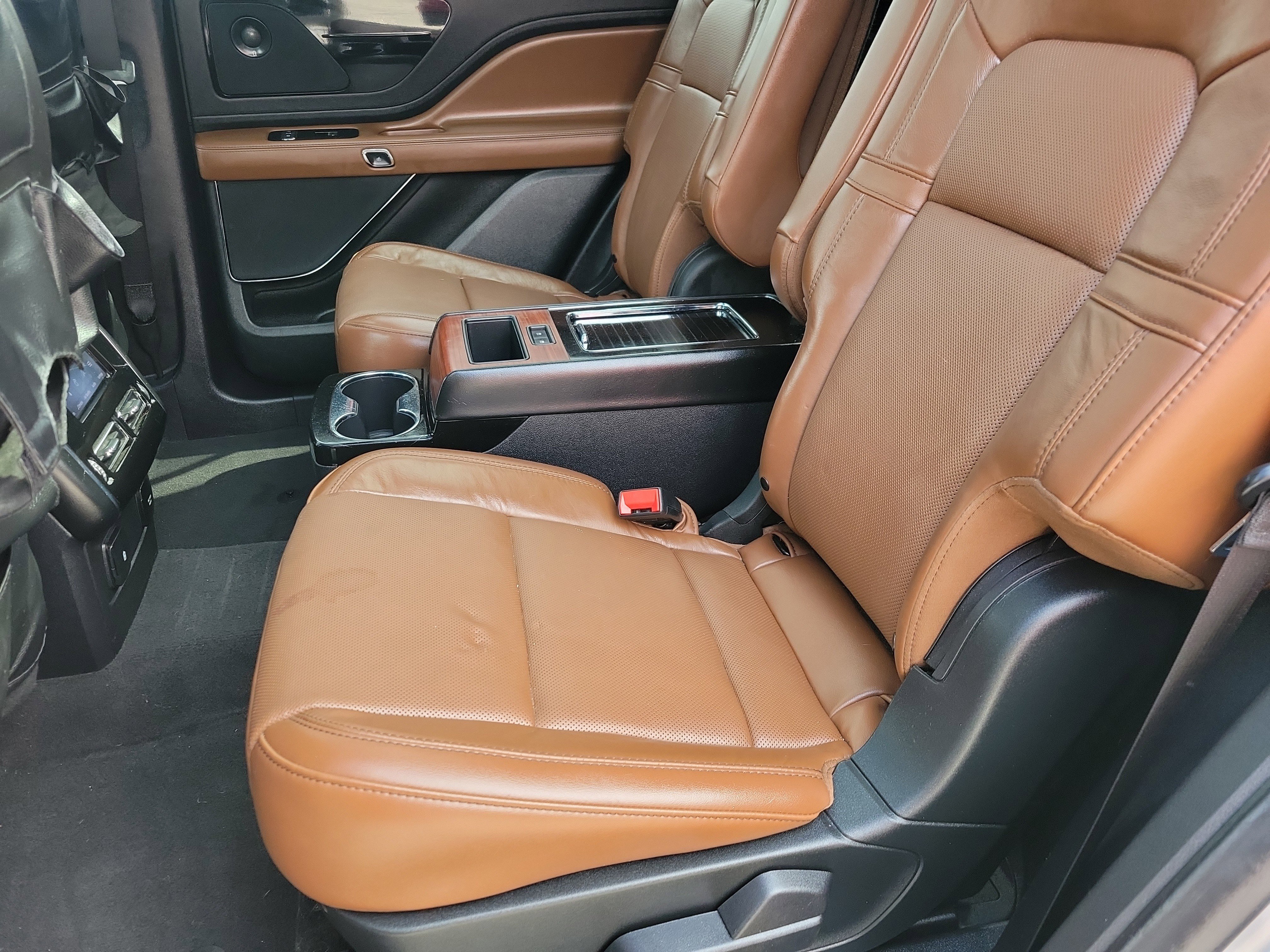 Used 2023 Lincoln Aviator Reserve w/ Equipment Group 201A image 8