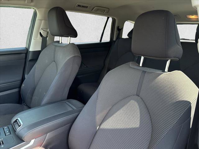 Certified 2021 Toyota Highlander L FWD image 17