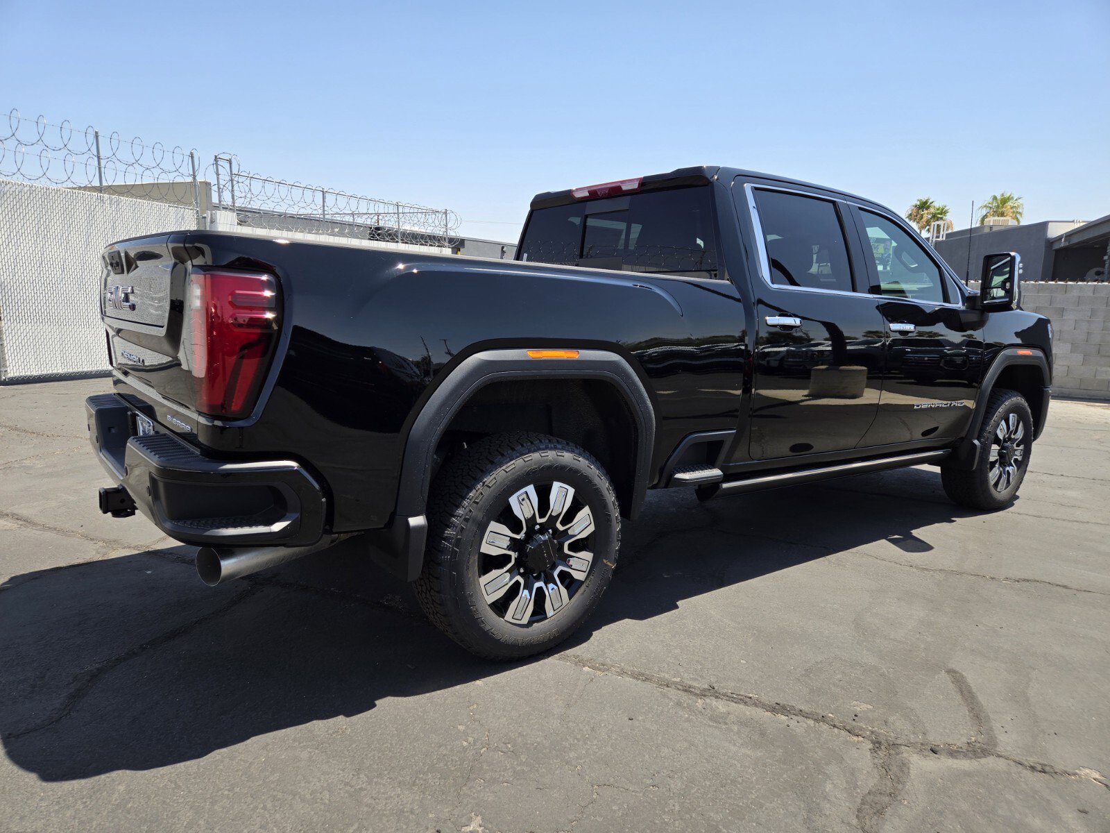 New 2025 GMC Sierra 2500 Denali w/ Denali Reserve Package image 4
