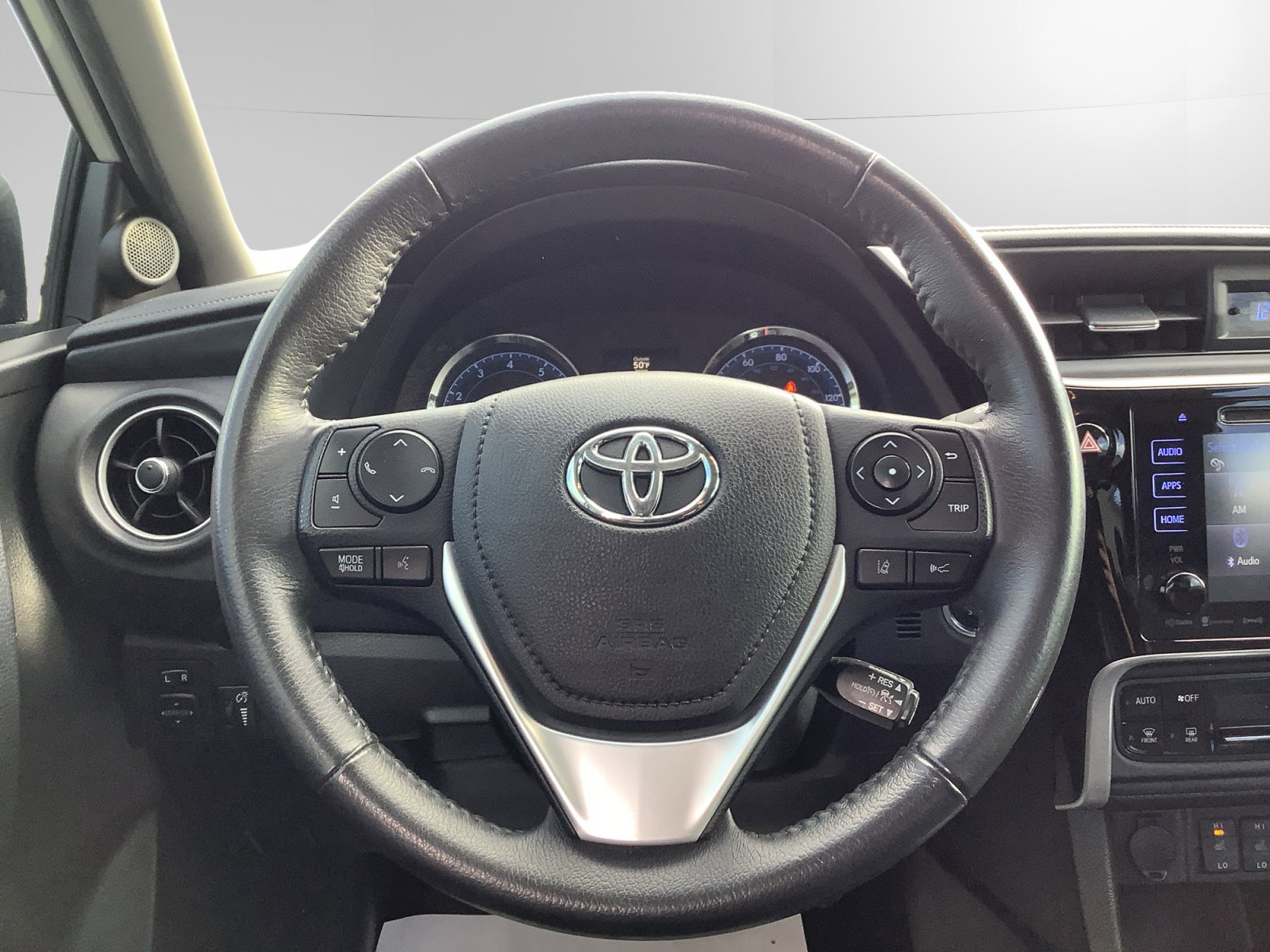 Used 2017 Toyota Corolla XSE image 12