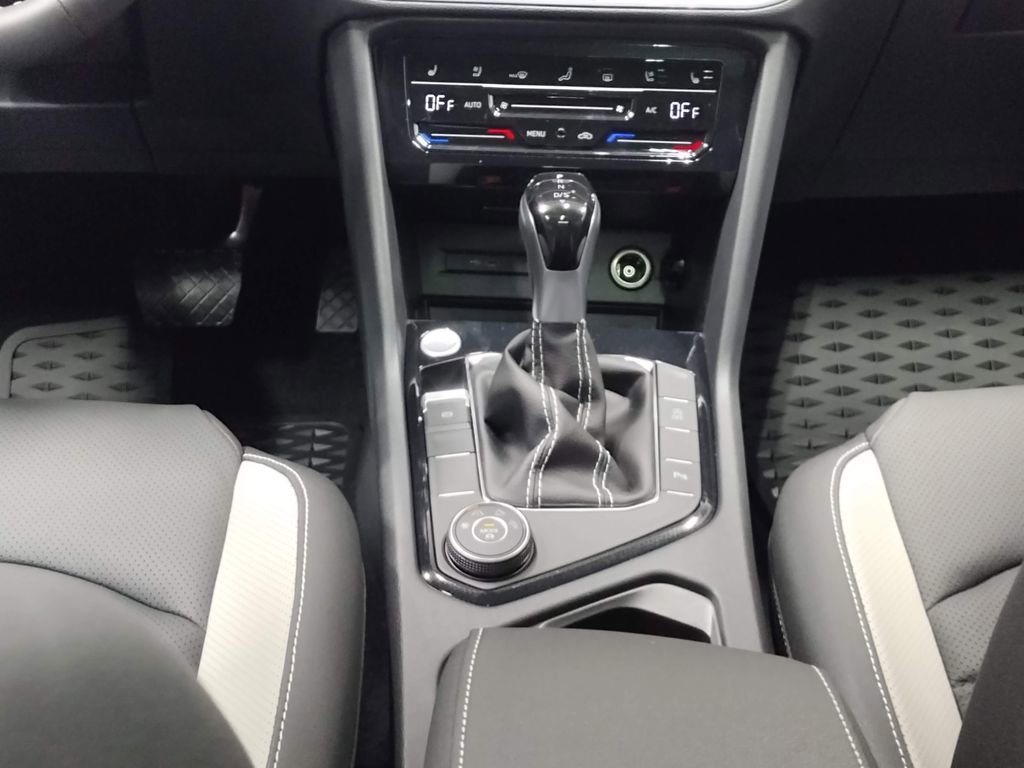 New 2025 Volkswagen Taos SEL image 36