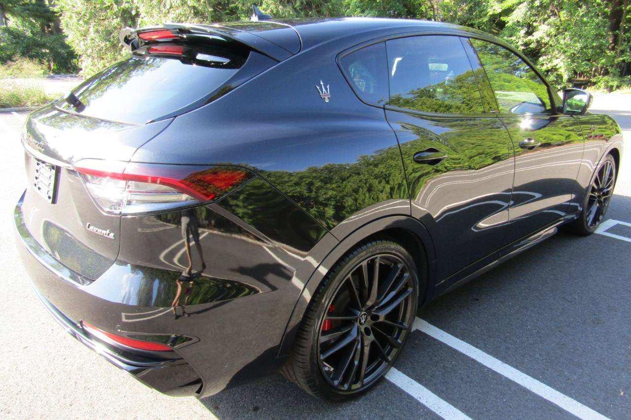 Used 2022 Maserati Levante Trofeo AWD/4WD image 16
