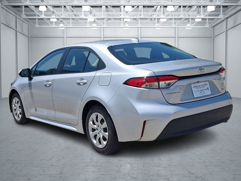 Used 2024 Toyota Corolla LE FWD image 3