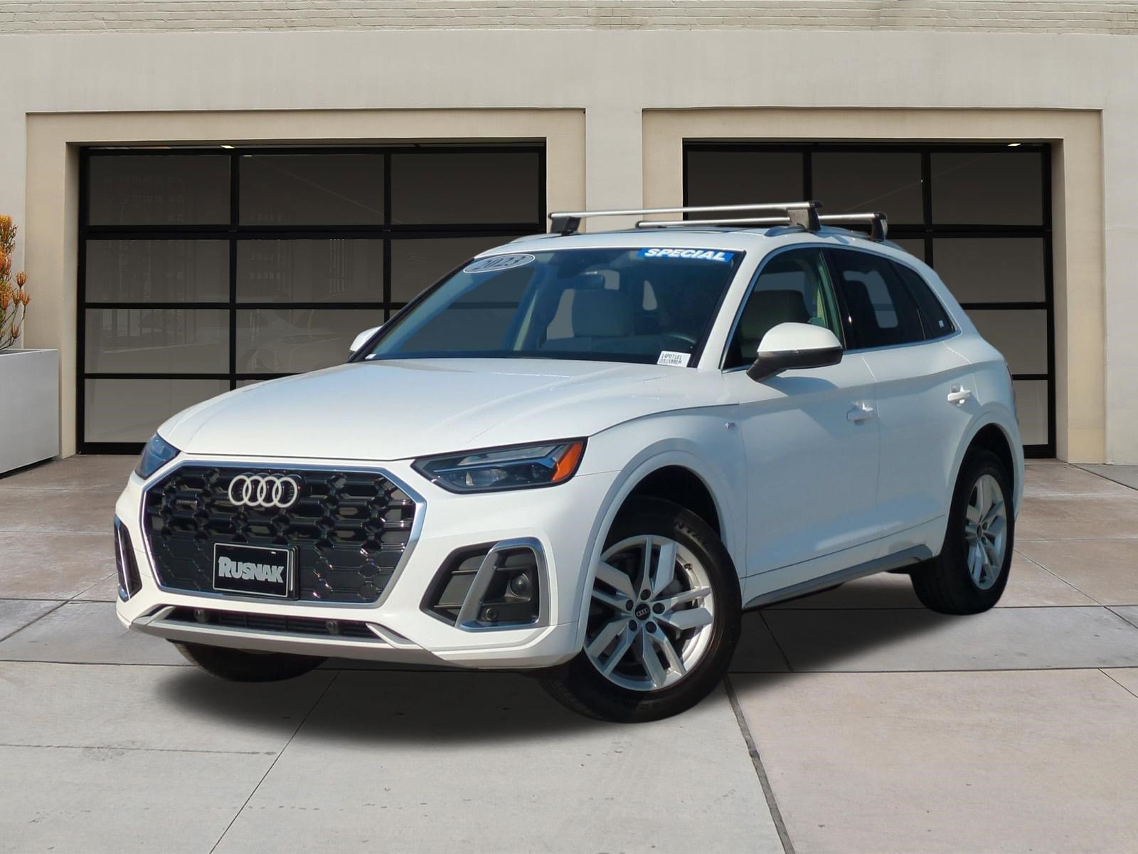 Used 2023 Audi Q5 2.0T Premium w/ Convenience Package AWD/4WD image 3