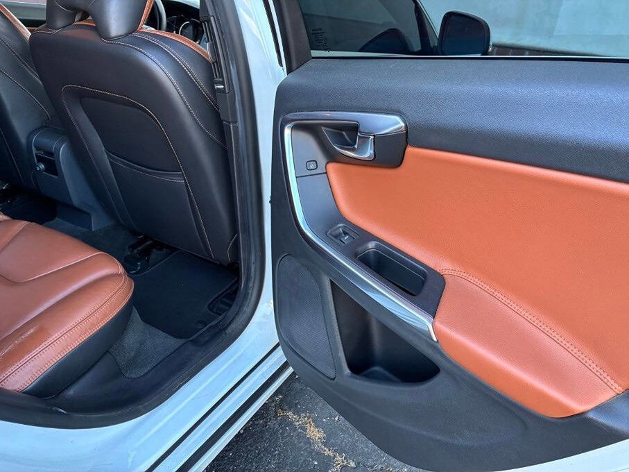 Used 2015 Volvo V60 T5 Premier w/ 19" Sport Package FWD image 26