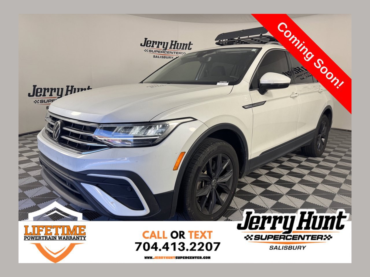 Used 2023 Volkswagen Tiguan SE w/ Panoramic Sunroof Package FWD image 1