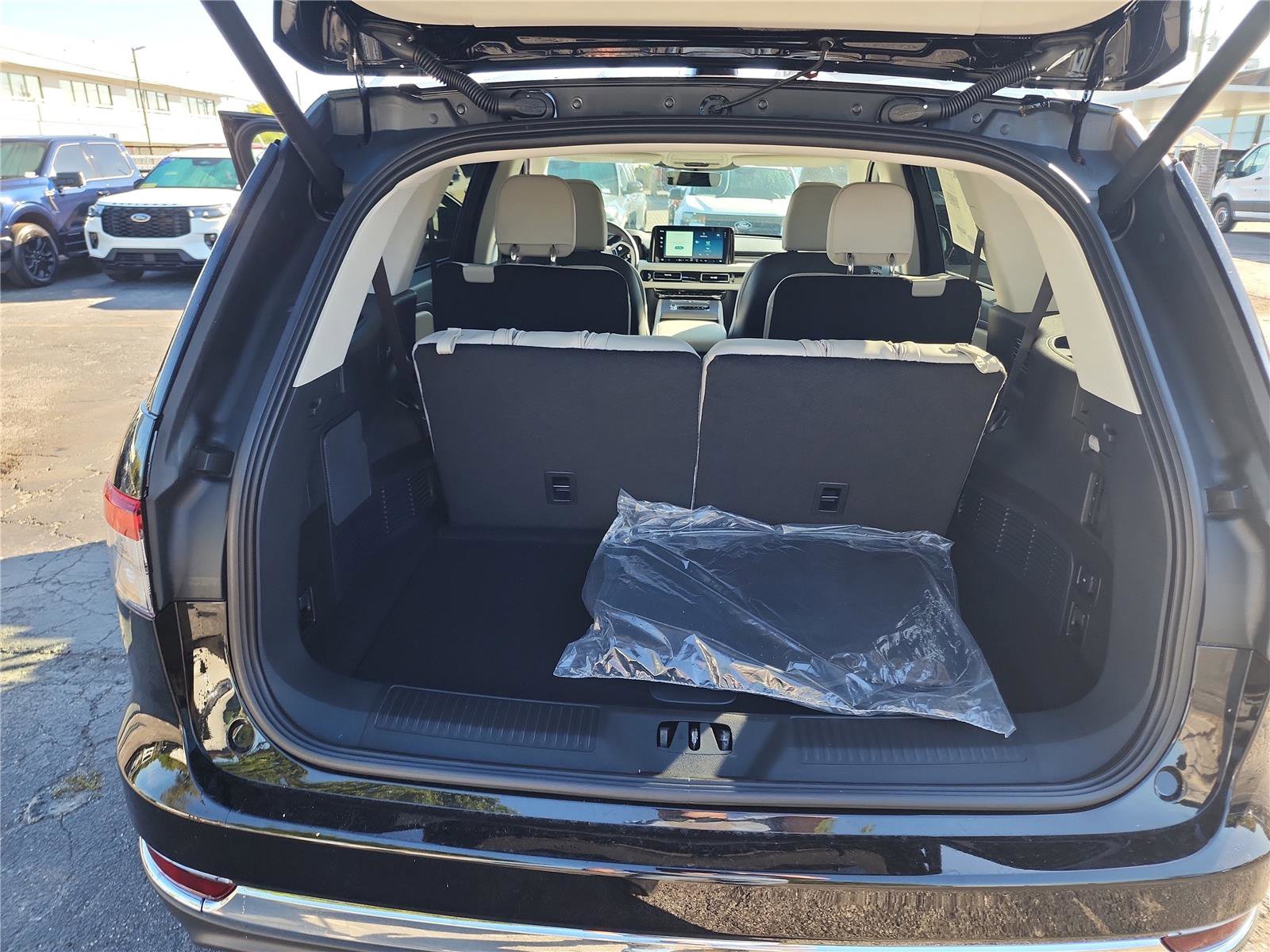 New 2026 Lincoln Aviator 2WD image 24