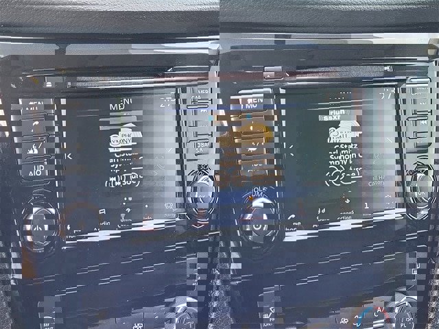 Used 2018 Nissan Rogue SV image 15