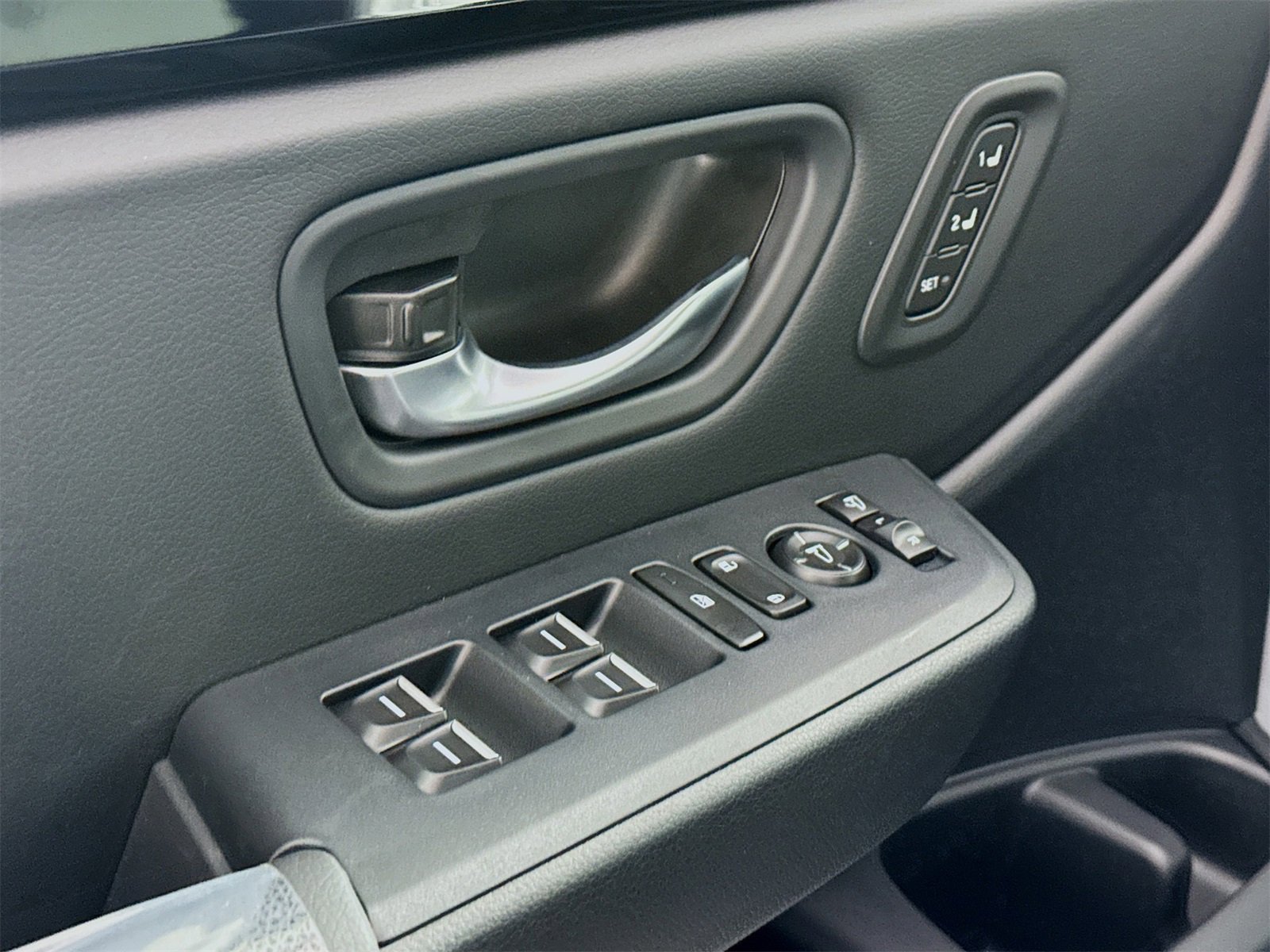 Used 2025 Honda Pilot TrailSport image 6